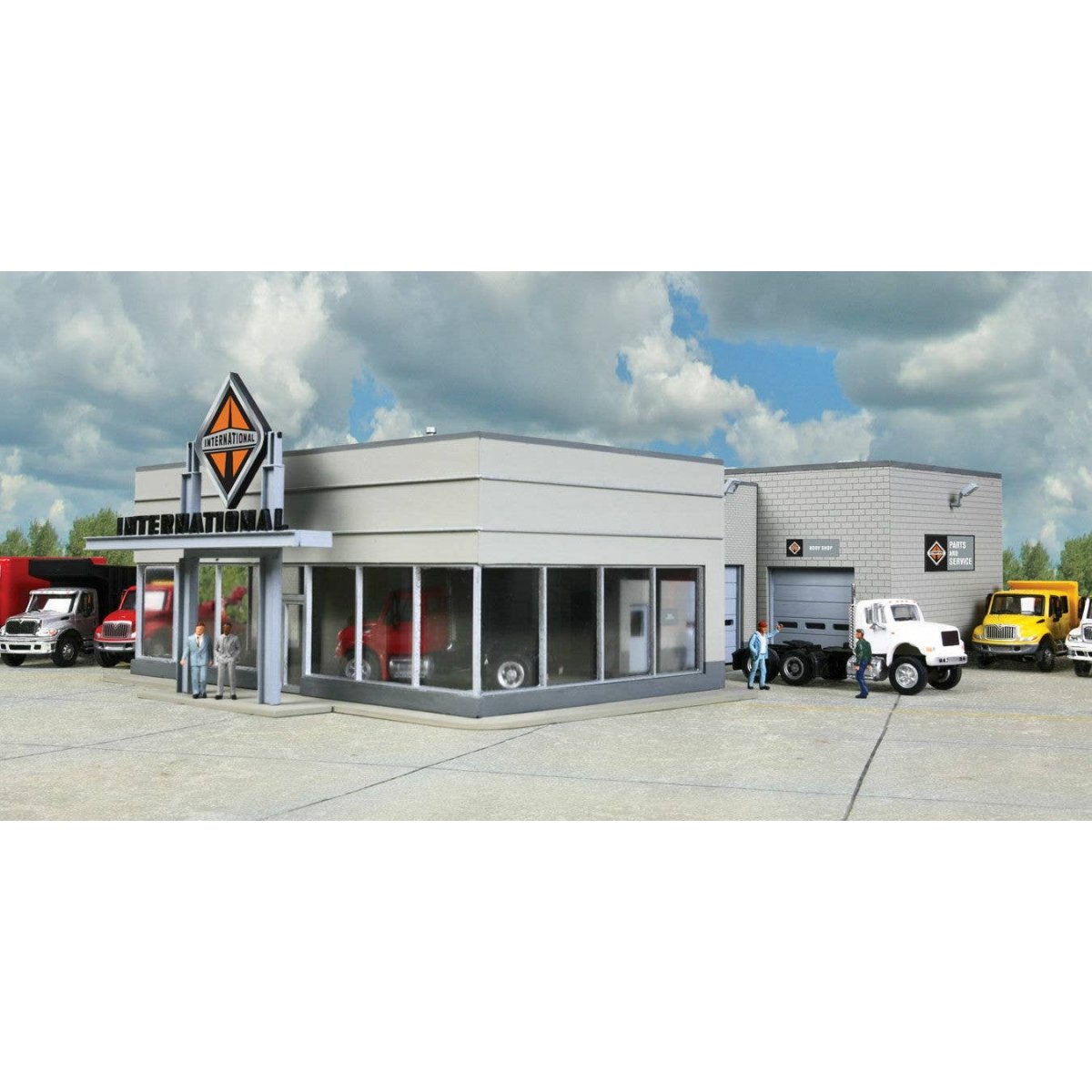 International Truck Dealership -- Kit - 8-7/8 x 12-1/4 x 3-7/8′ 22 x 31.1 x 9.3cm, HO Walthers Cornerstone 4025