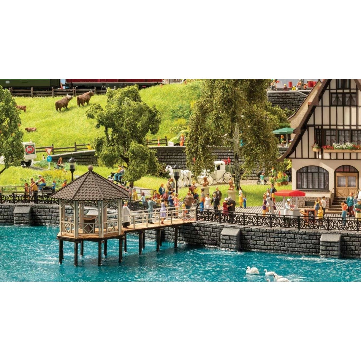 Fischersteg Event Pavilion -- Laser-Cut Kit - 5-1/16 x 2-1/16 x 2-13/16′ 12.9 x 5.2 x 7.1cm, HO Noch Gmbh & Co 14264