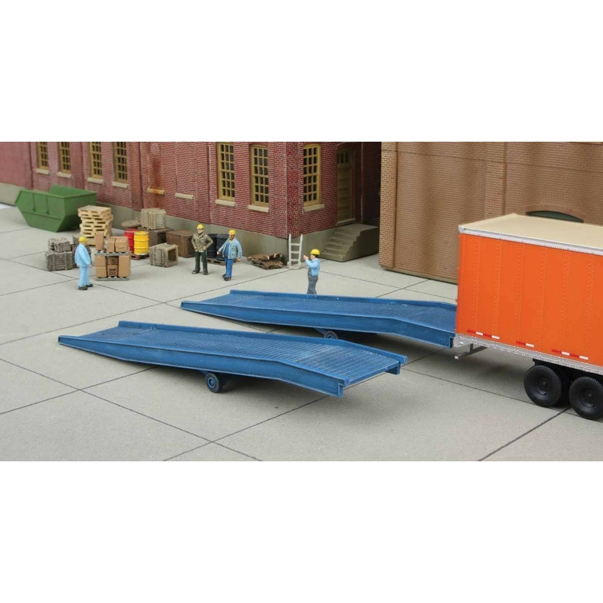 Loading Ramps - pkg(2) -- Kit - 4-13/16 x 1-1/16 x 7/16′ 12.2 x 2.6 x 1.1cm pkg(2), HO Walthers Cornerstone 4130