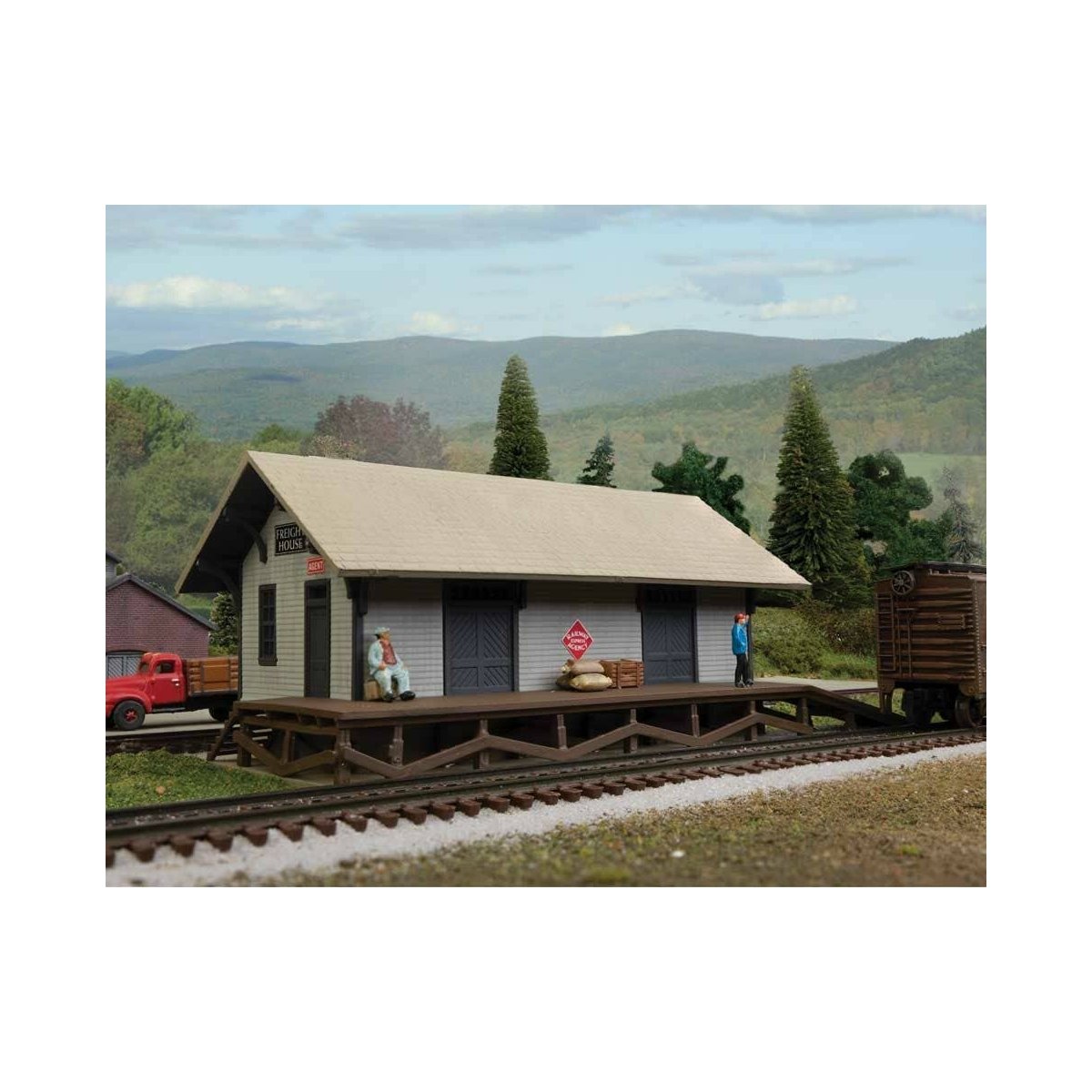 Golden Valley Freight House -- Kit - 4 x 2-1/8 x 2′ 10.1 x 5.3 x 5cm, N Walthers Cornerstone 3895