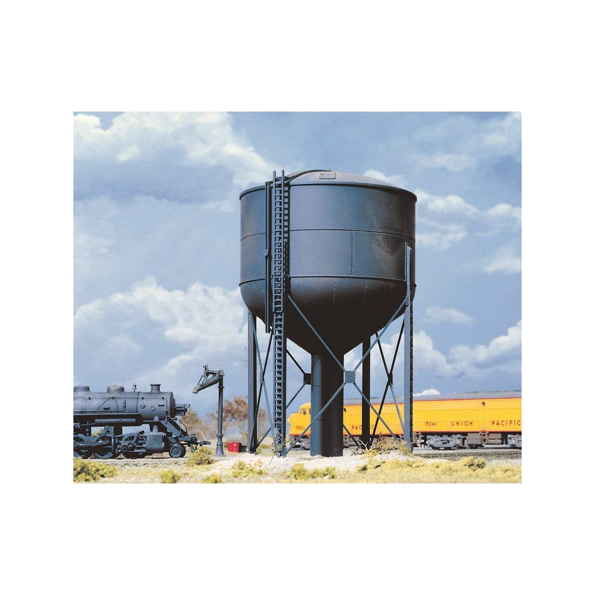 Steel Water Tank -- Kit - 3-1/4 x 3 x 7′ 11.3 x 7.5 x 17.5 cm, HO Walthers Cornerstone 3043