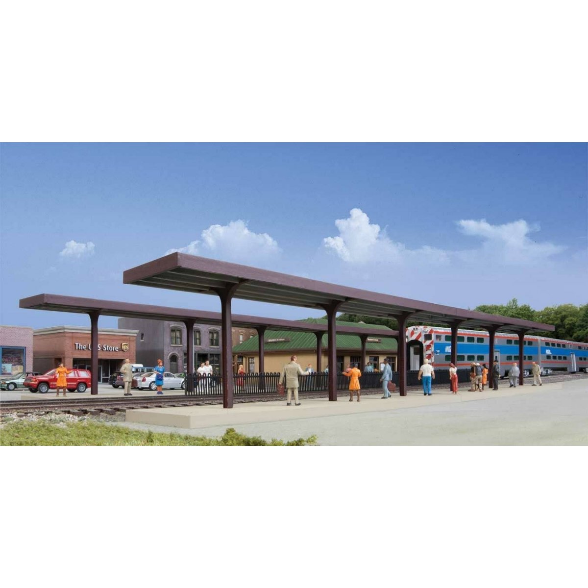 Suburban Station Platforms -- Kit pkg(4) - Each: 16 x 1-5/8 x 2′ 40.6 x 4.1 x 5.1cm, HO Walthers Cornerstone 4099
