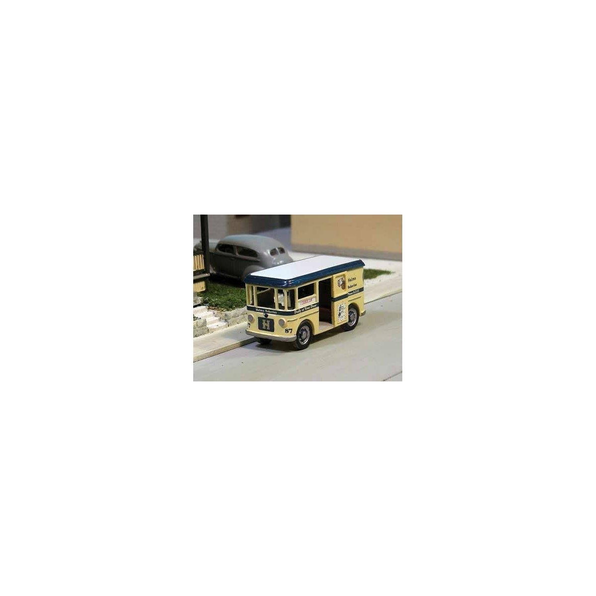 1929-1948 Divco-Twin Coach Delivery Truck - Resin Kit -- With Helms Bakery Decals, HO SYLVAN SCALE MODELS SE02