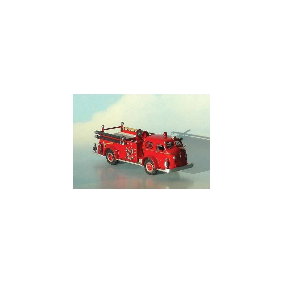1947-1954 American LaFrance 700 Closed-Cab Pumper - Resin Kit -- Undecorated, HO SYLVAN SCALE MODELS V072