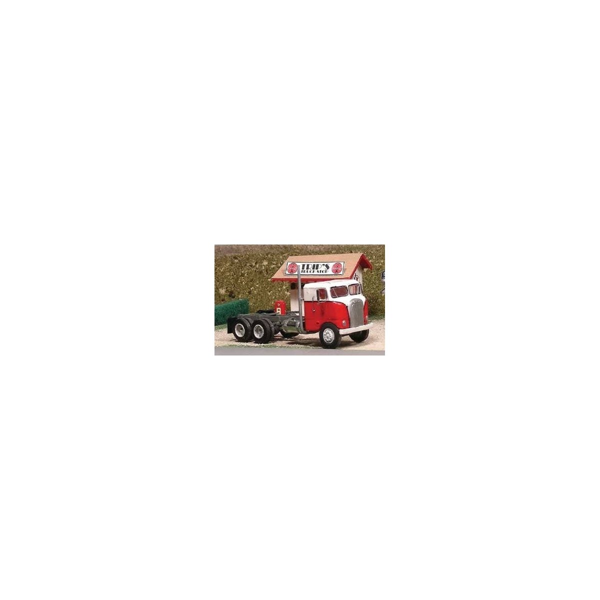 1951-55 White Freightliner Bubblenose Long Wheelbase 2-Axle Sleeper-Cab - Kit -- Unpainted, HO SYLVAN SCALE MODELS V364