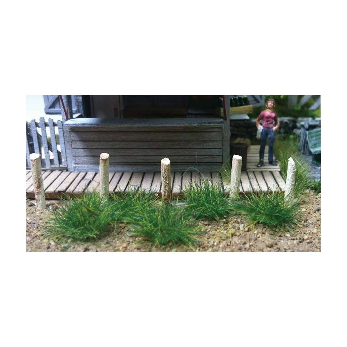 Grass Tufts - SceneScapes(R) -- Dark Green 1/4′ .6cm Tall Fibers pkg(100), ALL Bachmann Industries 31032
