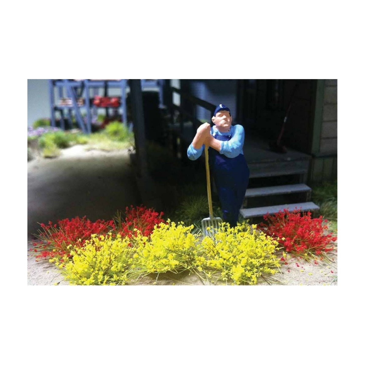 Grass Tufts - SceneScapes(R) -- Yellow, Red 3/8′ 1cm Tall Fibers pkg(50), ALL Bachmann Industries 31045