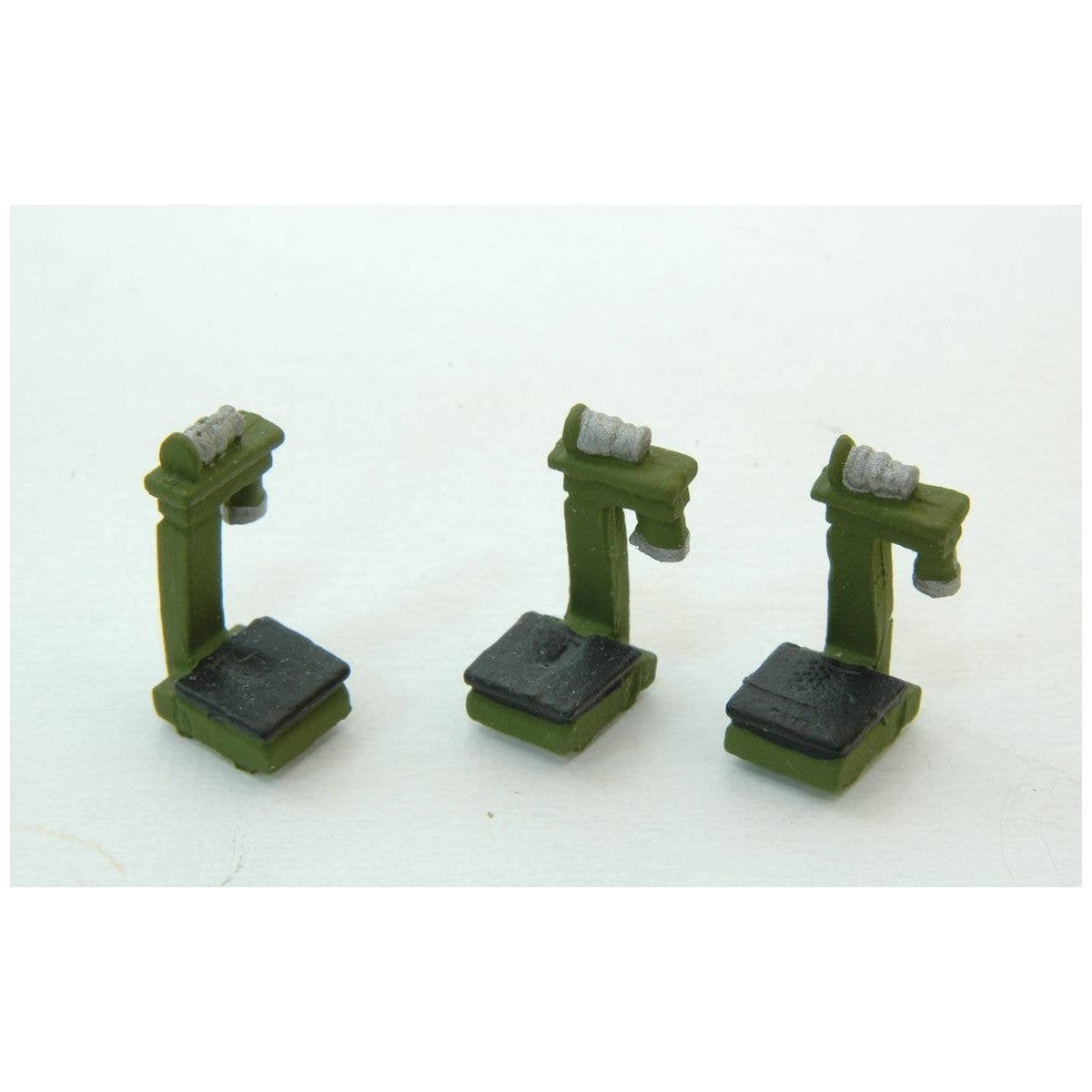 Square-Top Scale - Kit -- Unpainted pkg(3), HO Durango Press 148