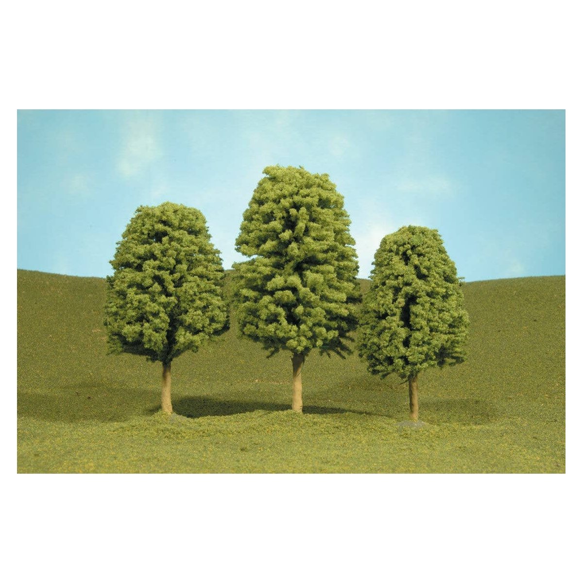 Deciduous Trees - SceneScapes(TM) -- 3 to 4′ 7.6 to 10.2cm pkg(3), HO Bachmann Industries 32006