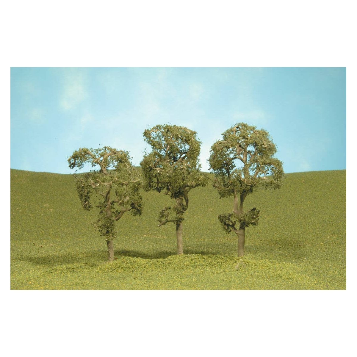 Maple Trees - SceneScapes(TM) -- 3 - 4′ 7.6 - 10.2cm pkg(3), HO Bachmann Industries 32011