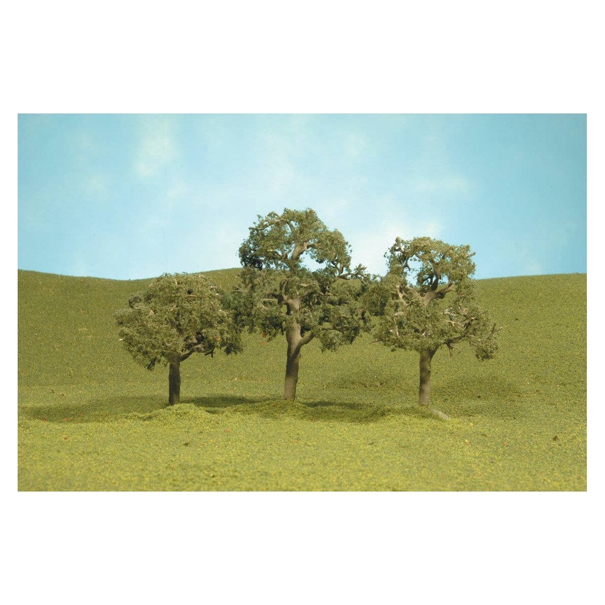 Walnut Trees - SceneScapes(TM) -- 2-1/2 to 3-1/2′ 6.4 to 8.9cm pkg(3), HO Bachmann Industries 32007