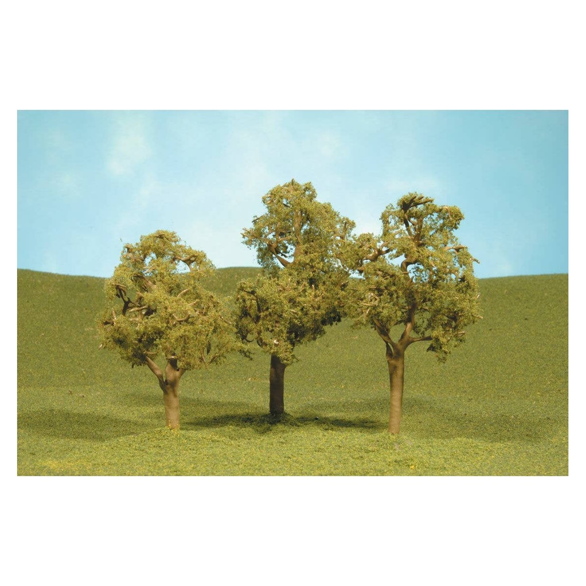 Elm Trees - SceneScapes(TM) -- 3 to 4′ 7.6 to 10.2cm pkg(3), HO Bachmann Industries 32008
