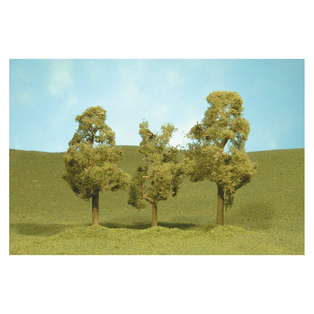 Sycamore Trees - SceneScapes(TM) -- 3 to 4′ 7.6 to 10.2cm pkg(3), HO Bachmann Industries 32009