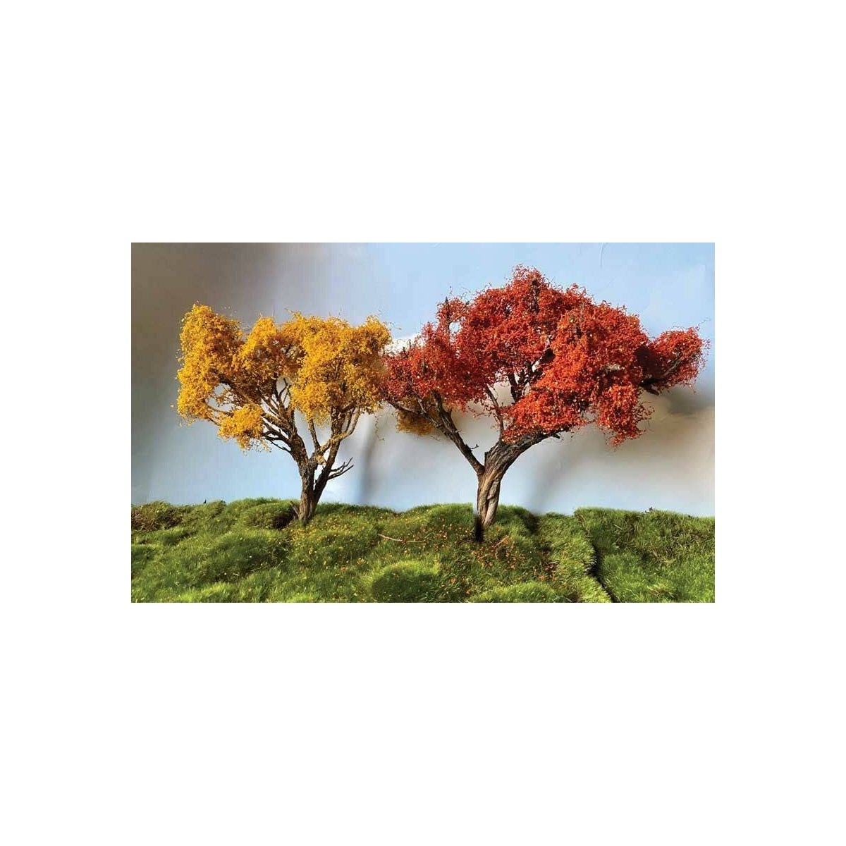 Fall Hardwood Tree -- 6′ pkg(2), ALL Grand Central Scenery T34