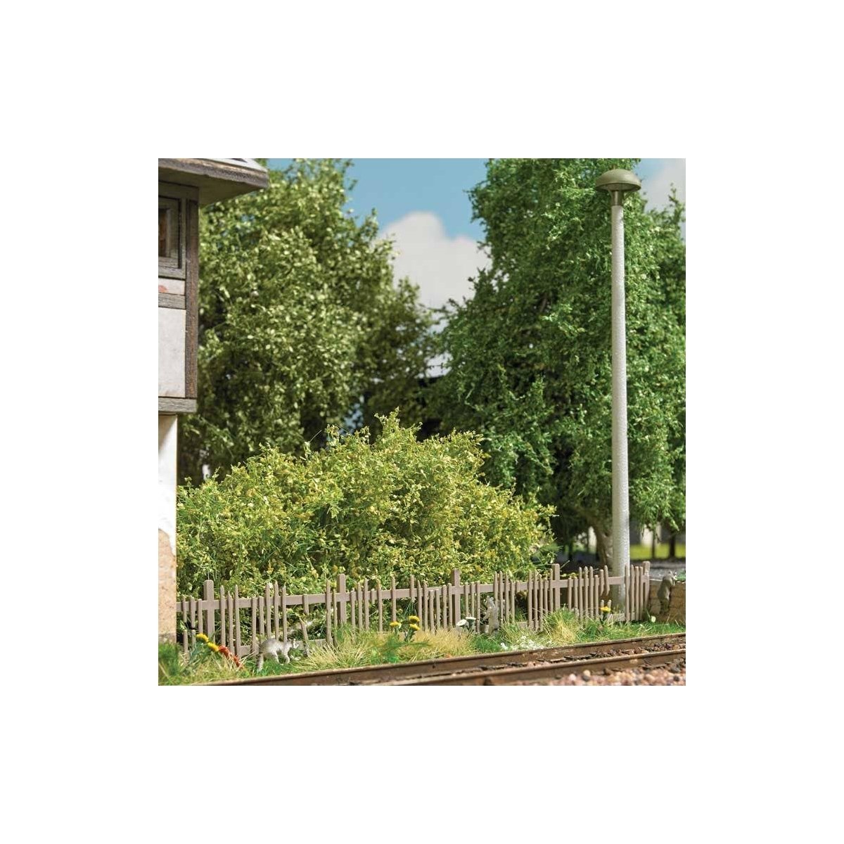Old Dilapidated Picket Fence - Laser-Cut Kit -- 51-3/16′ 130cm Long, HO Busch Gmbh & Co Kg 1011