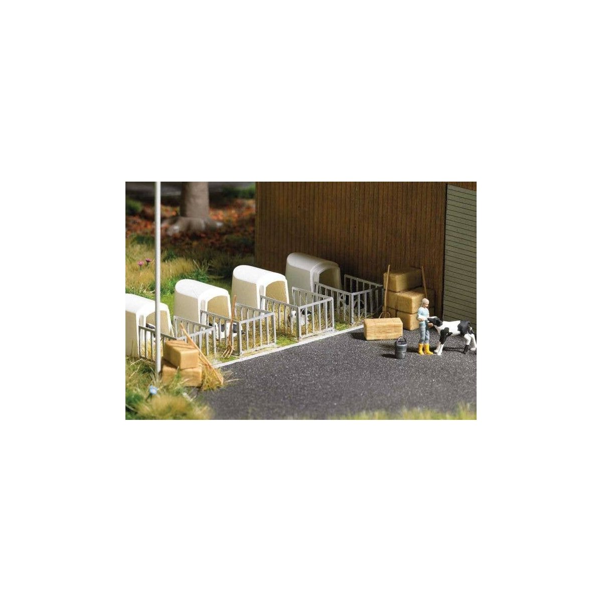Veal Hut - Crate - Action Set -- Calf, Hut with Fence, Stable Tools, Hay Bales, HO, Busch Gmbh & Co Kg 7931