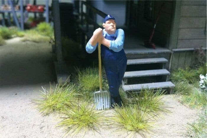 Grass Tufts - SceneScapes(R) -- Medium Green 3/8′ 1cm Tall Fibers pkg(50), All Scales, Bachmann Industries 31041