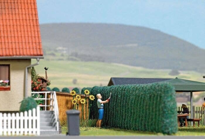 Trees of Life Shrubs - Assembled -- 3 Rows of 5 & 12 Freestanding Shrubs, 3/4 - 1-3/16′ 2 - 3, HO, Busch Gmbh & Co Kg 1270