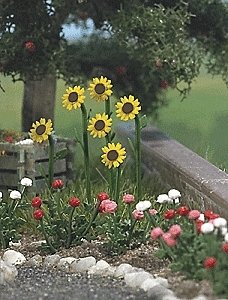 Sunflowers & Roses w/Water Pump/Trough - Kit, HO, Busch Gmbh & Co Kg 1232