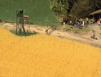 Wheat Field -- Kit - 15-1/2 square inches 100 square centimeters, HO, Busch Gmbh & Co Kg 1204