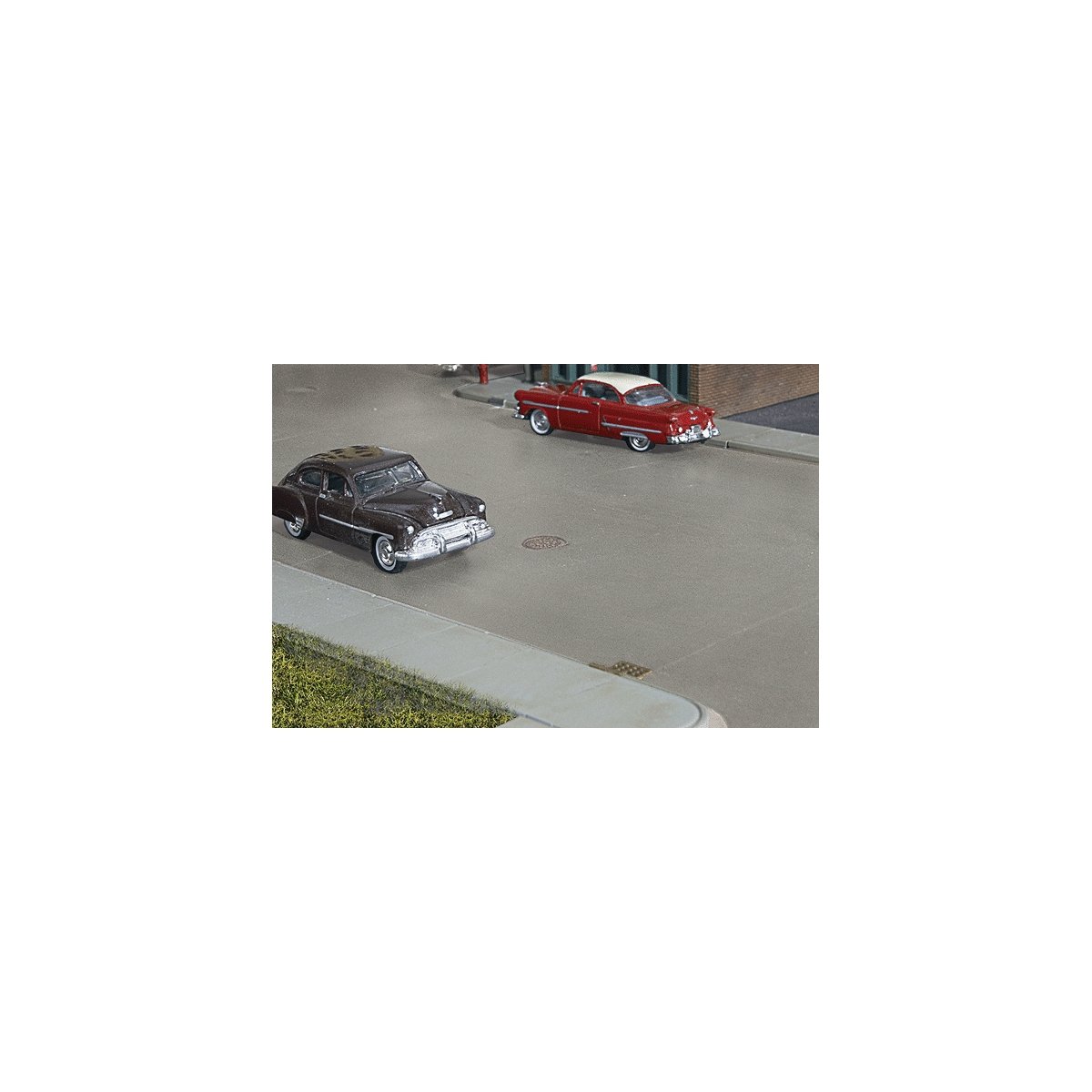 Concrete Street System -- Straight Sections pkg(10) with Accessories, HO, Walthers Cornerstone 3155