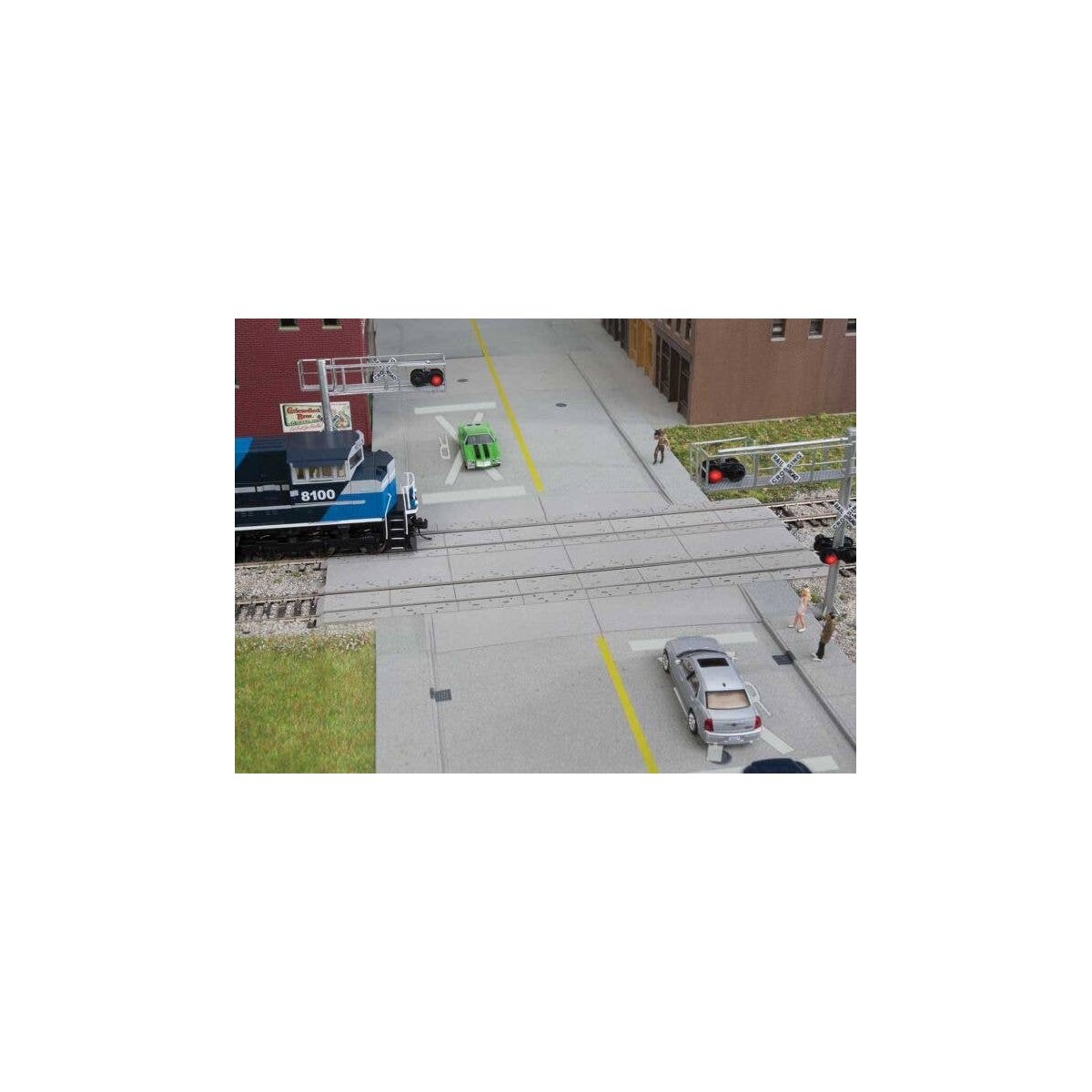 Modern Concrete Grade Crossing -- Kit, HO, Walthers Cornerstone 4121