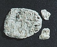 Rock Molds - 5 x 7′ 12.7 x 17.7cm -- Laced Face Rock, All Scales, Woodland Scenics 1235