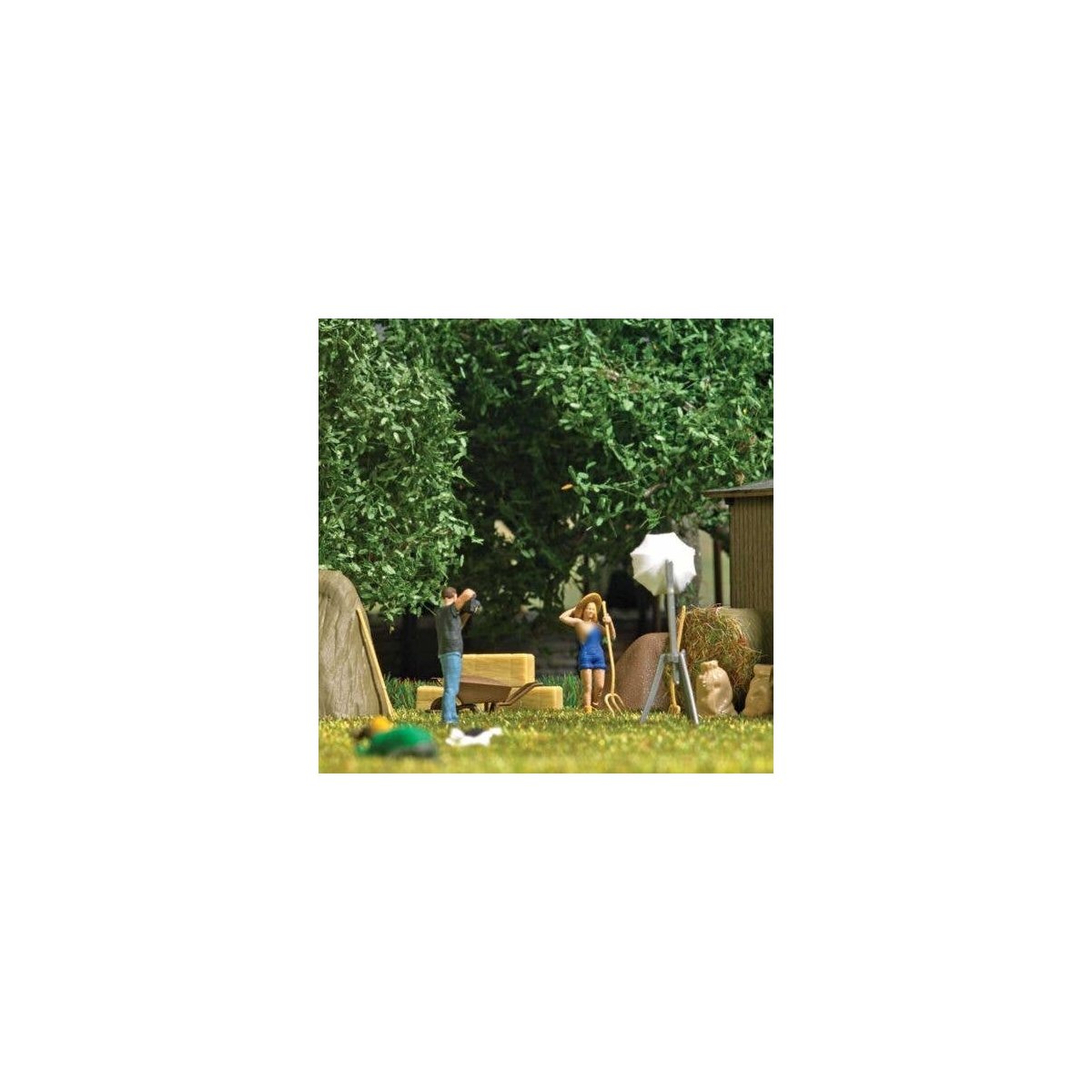 Female Model with Pitchfork - Action Set -- Partially Nude Model, 2 Haystacks, Hay Bales, Fee, HO, Busch Gmbh & Co Kg 79850