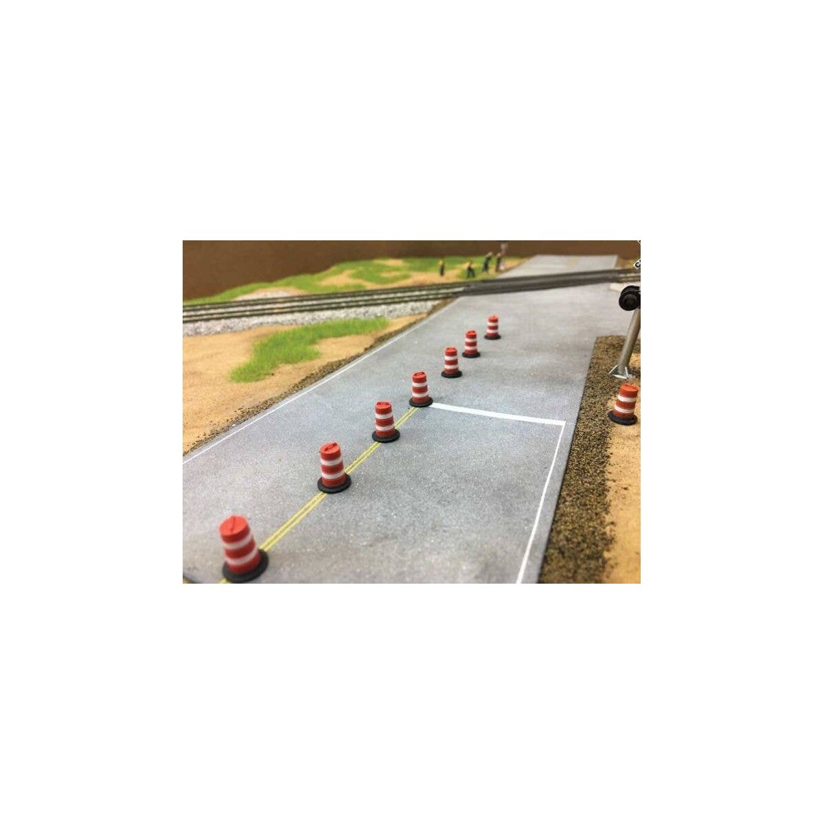 Traffic Barrels -- Orange, White pkg(10), HO, East Coast Circuits 9503