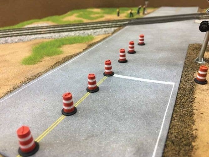 Traffic Barrels -- Orange, White pkg(10), HO, East Coast Circuits 9503