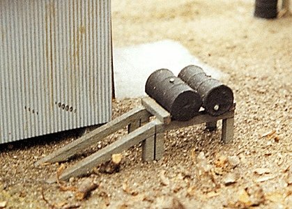 Oil Drum Rack w/Drums -- Kit, HO, B.T.S. 23000