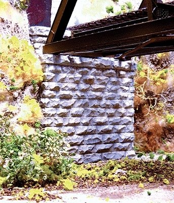 Single-Track Cut Stone Bridge Abutment -- 3-1/4 x 3/4 x 3-1/2′ 8.3 x 1.9 x 8.9cm, HO, Chooch Enterprises 8440