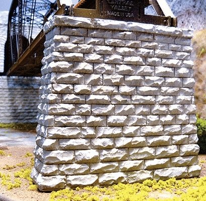 Single-Track Cut Stone Bridge Pier w/Rectangular Base -- 3-3/4 x 1 x 3-1/2′ 9.5 x 2.5 x 8.9cm, HO, Chooch Enterprises 8431