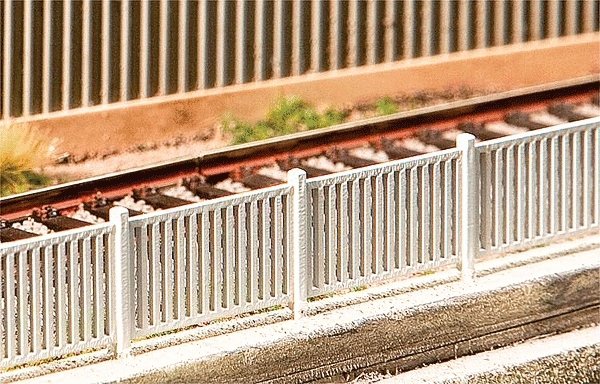 Modern Metal Fencing -- Kit - 48-7/8′ 124.2cm Total, HO, Faller Gmbh 180428