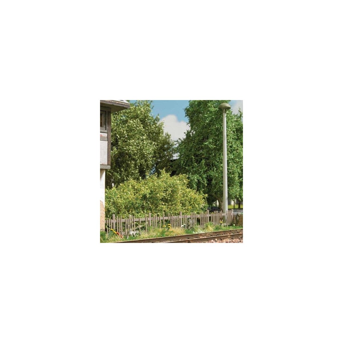 Old Dilapidated Picket Fence - Laser-Cut Kit -- 51-3/16′ 130cm Long, HO, Busch Gmbh & Co Kg 1011