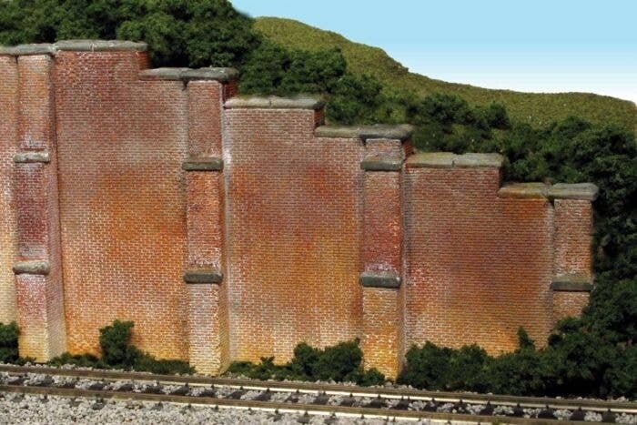 Bridge Abutment Wing Walls -- Brick Tapered pkg(2), HO, Monroe Models 152