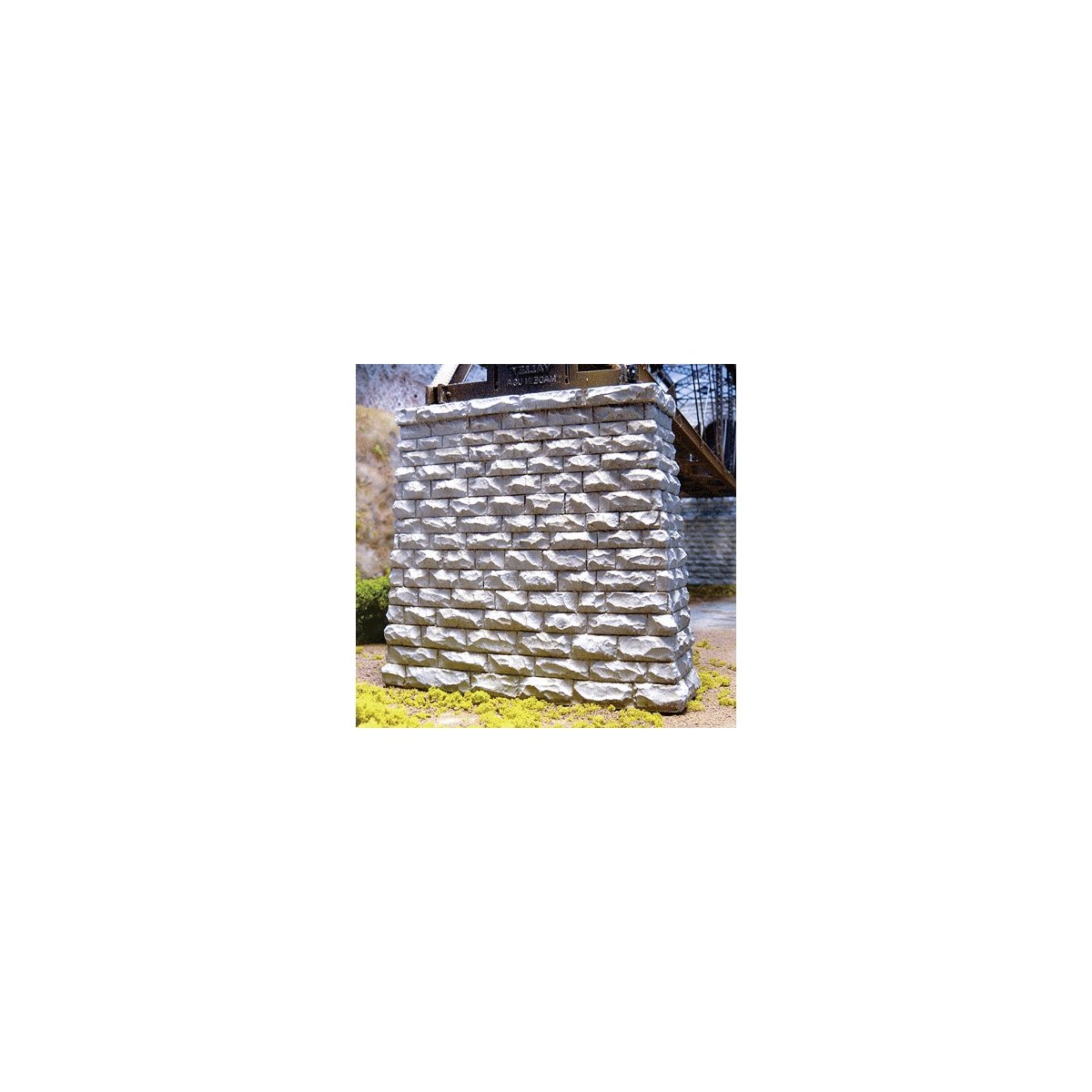 Cut Stone Rectangular Bridge Pier pkg(2) -- 2-1/8 x 11/16 x 2′ 5.4 x 1.7 x 5.1cm, N, Chooch Enterprises 9831