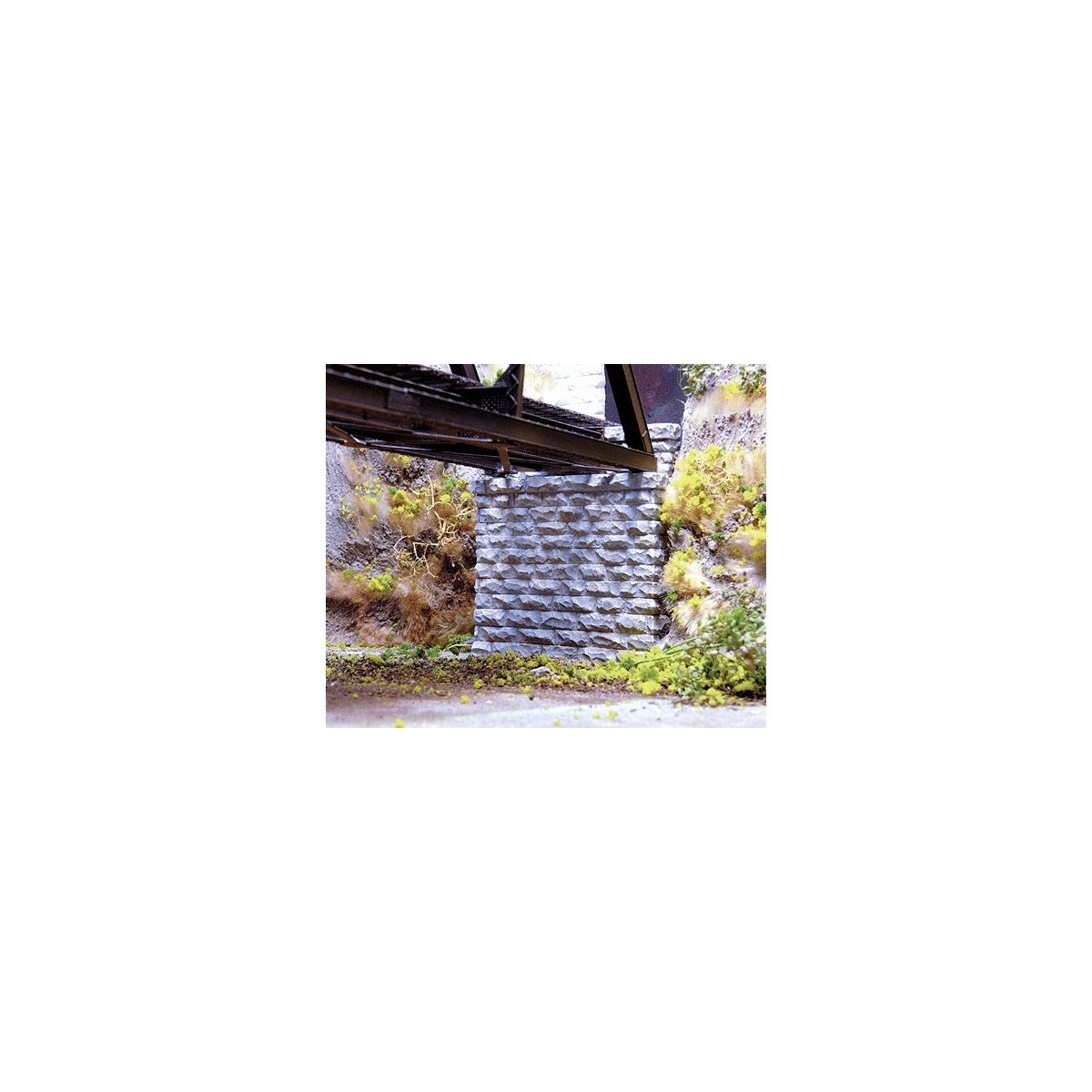 Single-Track Cut Stone Bridge Abutment -- 1-3/4 x 5/8 x 2-1/4′ 4.5 x 1.6 x 5.7cm pkg(2), N, Chooch Enterprises 9840