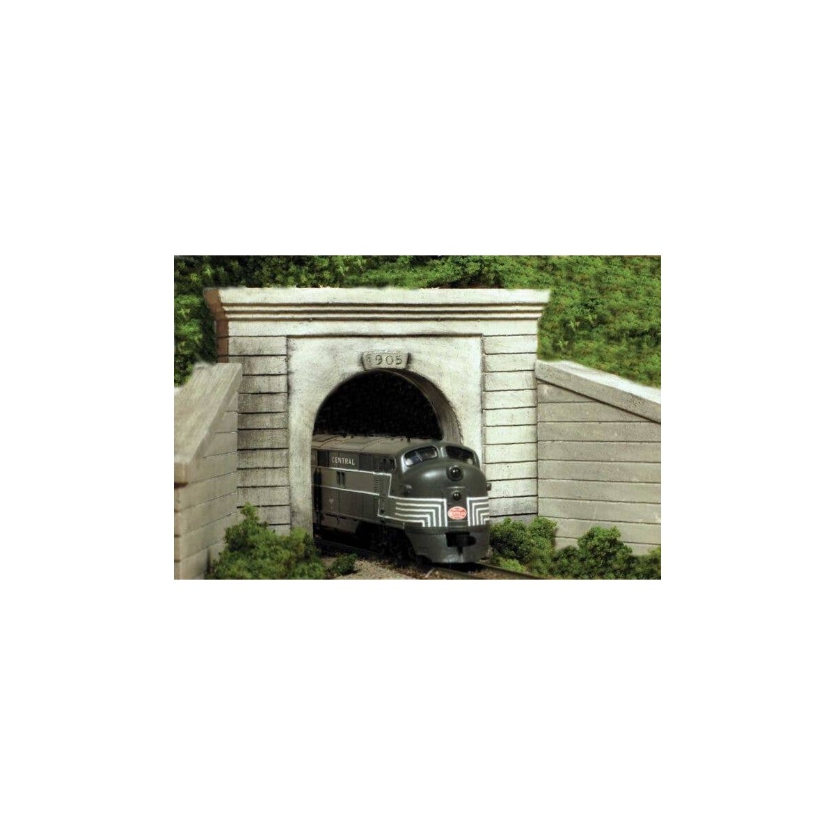 Single-Track Tunnel Portal -- Grooved Concrete Face, N, Monroe Models 214