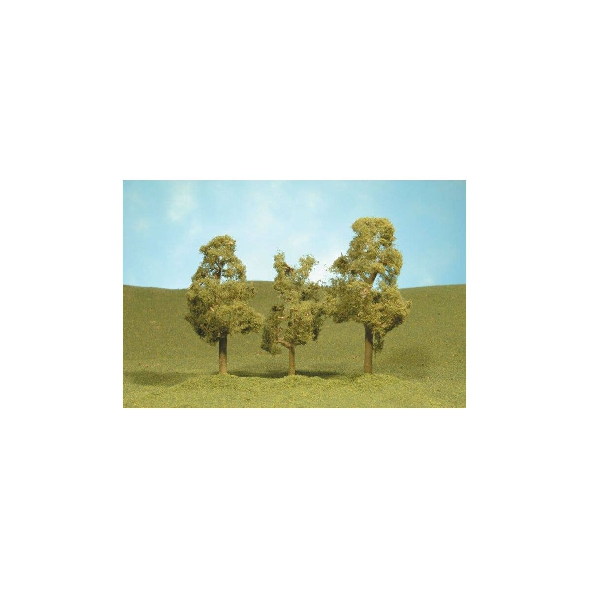 Sycamore Trees - SceneScapes(TM) -- 3 to 4′ 7.6 to 10.2cm pkg(3), HO, Bachmann Industries 32009