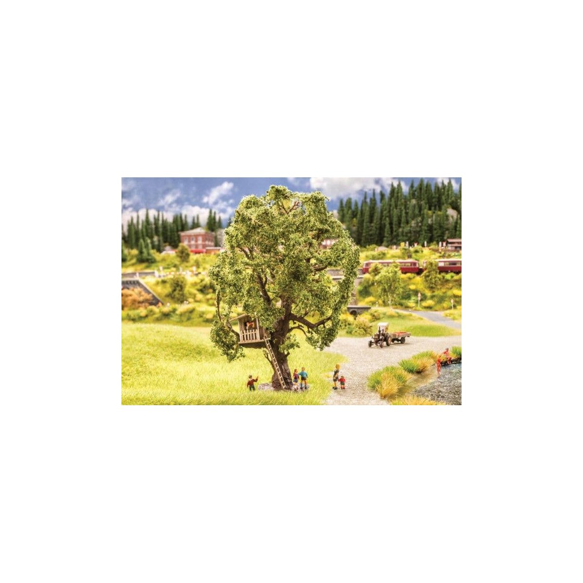 Tree w/Treehouse - Kit -- 5-7/8′ 15cm Tall, HO, Noch Gmbh & Co 21765