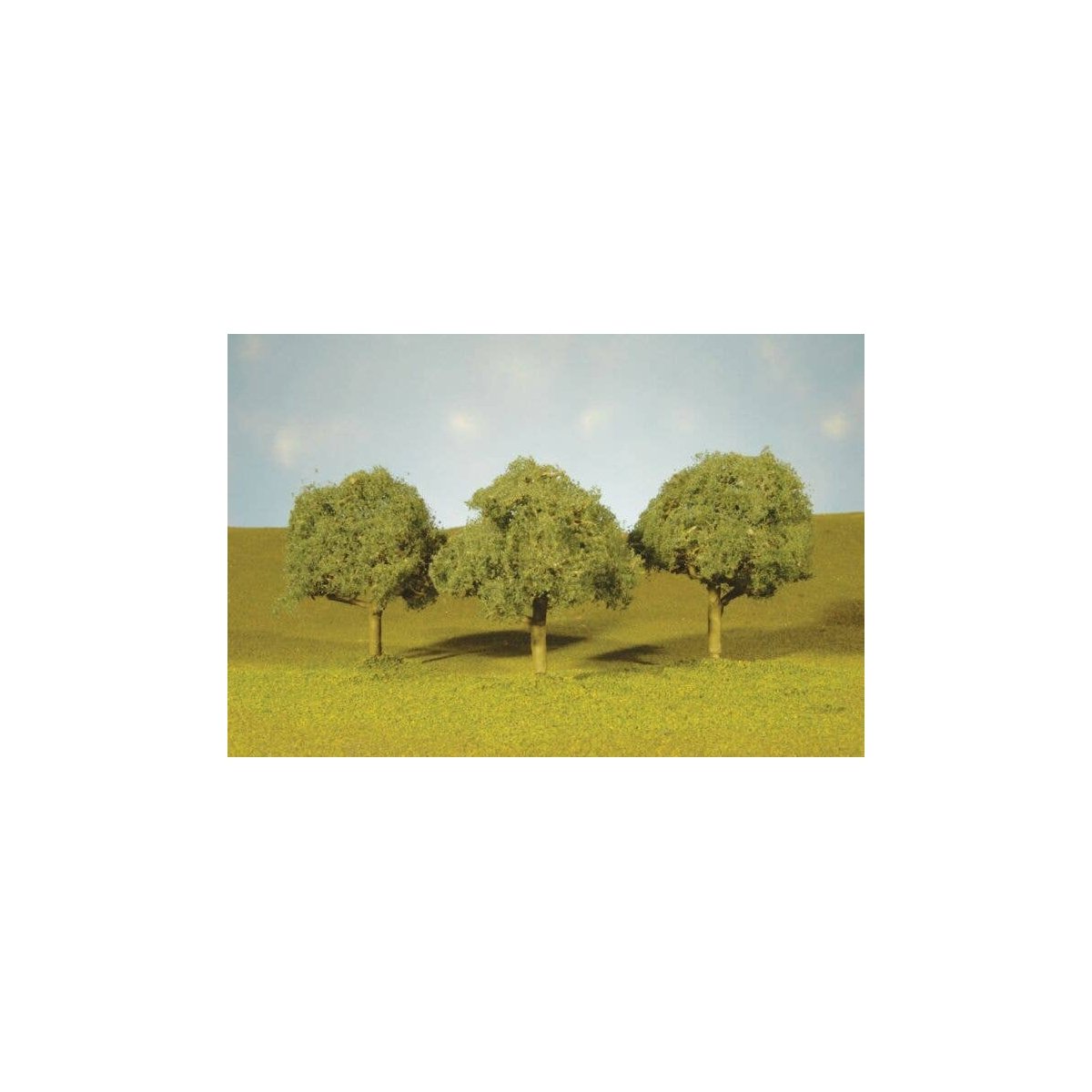 SceneScapes(TM) Layout-Ready Trees -- Oak Trees 2-1/4 - 2-1/2′ Tall pkg(4), All Scales, Bachmann Industries 32113