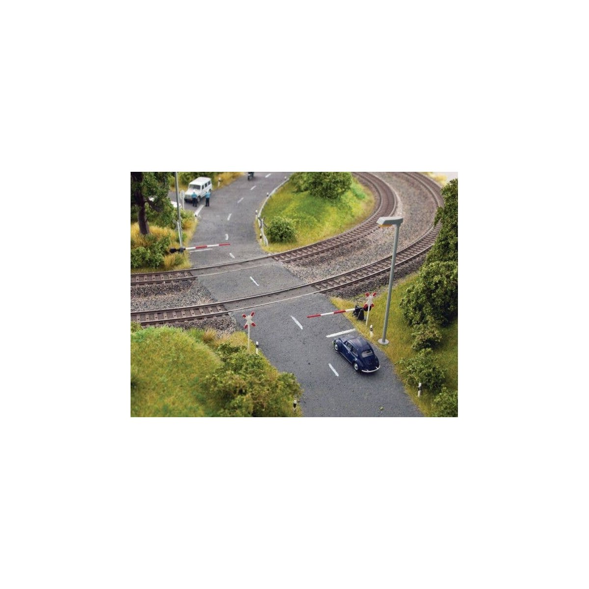 European Style Crossing Gates w/St. Andrew′s Crossbucks -- 2 Gates, 4 Crossbucks (Non-Operating), HO, Noch Gmbh & Co 14307