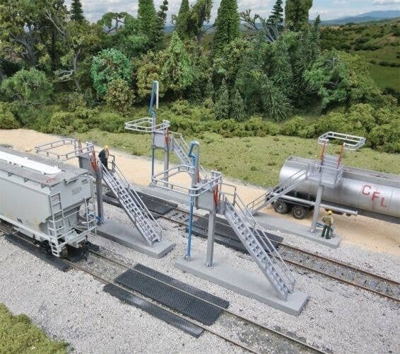 Modern Loading Racks pkg(4) -- Kit - Each 3-1/8 x 1-11/16 x 4′ 7.9 x 4.2 x 10.1cm, HO, Walthers Cornerstone 4037