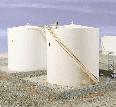 Tall Oil Storage Tank w/Berm -- Kit - Tank: 6` Diameter x 6-1/4` Tall 15.2 x 15.9cm, HO, Walthers Cornerstone 3168