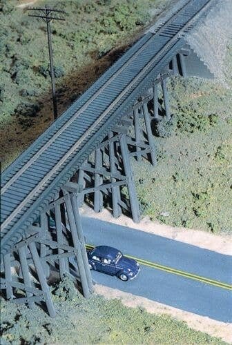 Trestle w/Deck Girder Bridge -- Kit - 15-1/2 x 4 x 4′ 38.7 x 10 x 10cm, HO, Walthers Cornerstone 3147