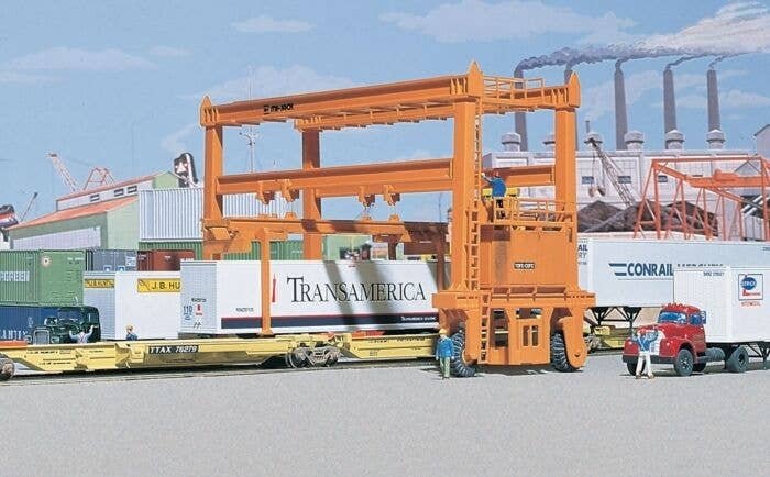 MI-JACK Translift(R) Intermodal Crane -- Kit - 7-3/8 x 3-3/4′ 18.7 x 9.5cm, HO, Walthers Cornerstone 3122