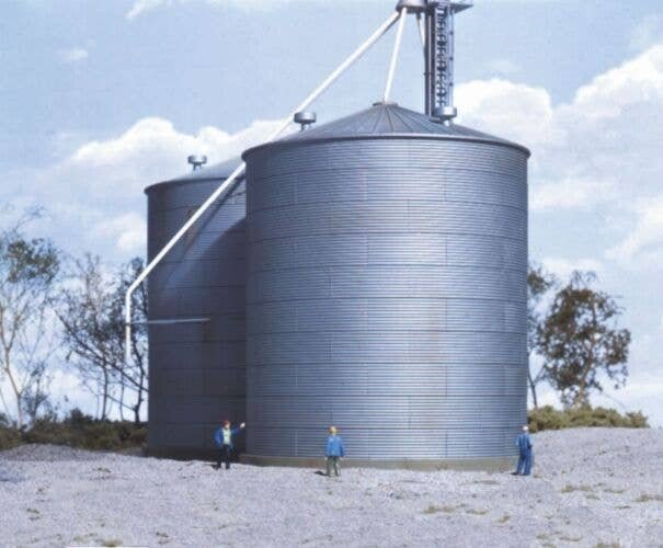 Big Grain Storage Bin -- Kit - 5-1/2` 13.9cm Diameter x 6-1/2` 16.5cm Height, HO, Walthers Cornerstone 3123
