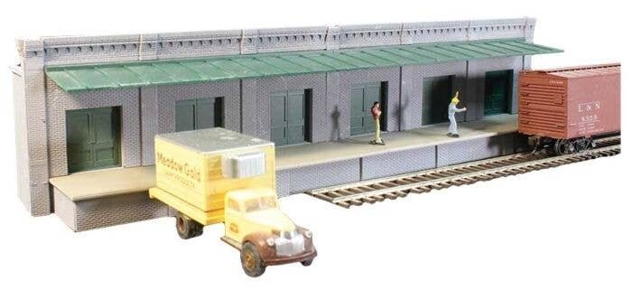 Single-Story Wall w/6 Doors & Covered Loading Dock - Keyrail -- Background Building Kit - 6-1/2 x , HO, Lunde Studios QBHO3