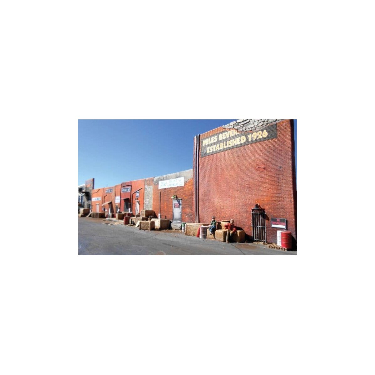 Downtown Alleyway Flat Background Structure -- Cast Hydrocal Kit with Details - Length: 30′ 76.2cm, HO, Downtown Deco 1066